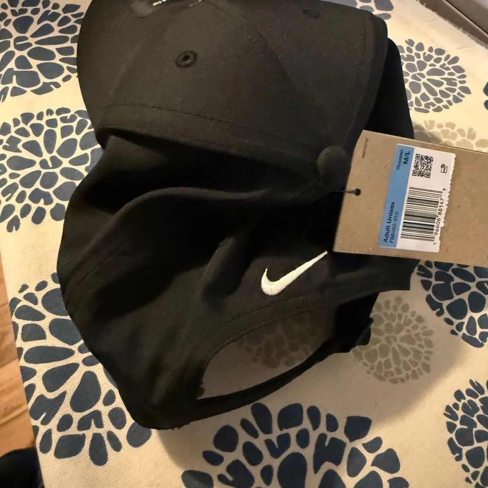 Nike Black Cap with Mickey Mouse Embroidery - Picture 2 of 2